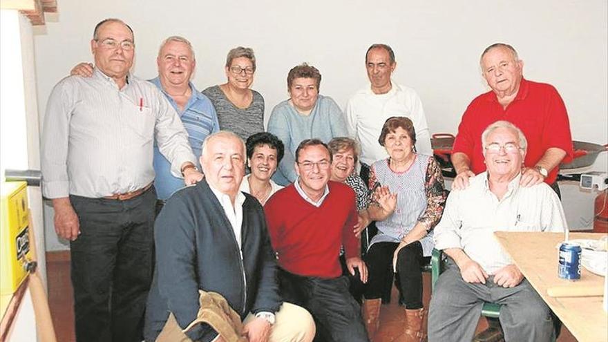 mayores de villafranca dan la bienvenida a la primavera con una fiesta