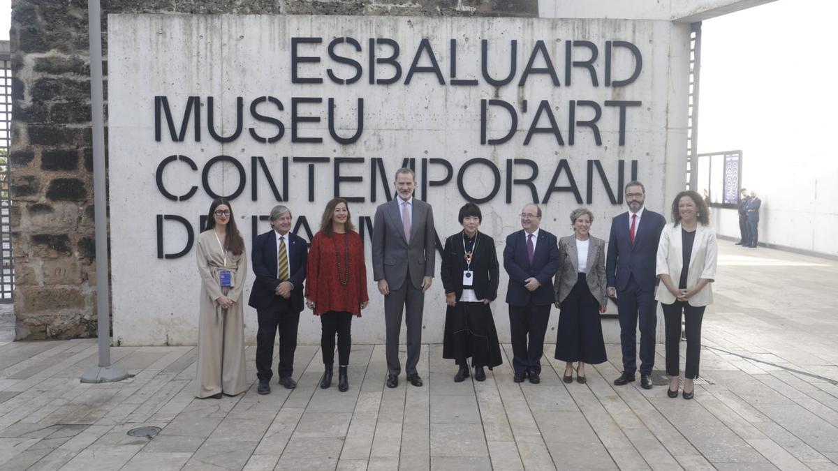 König Felipe der VI. mit Politikern vor dem Museum Es Baluard in Palma.