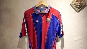 Uno de los rincones de Real Vintage Football, con tesoros retro del Barça.