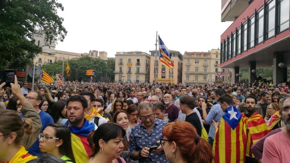 Concentració a la seu de la Generalitat a Girona