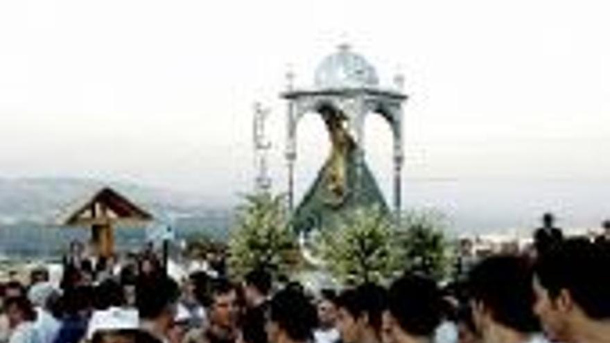 La coronación de la Virgen de la Sierra, a la espera del nuevo obispo