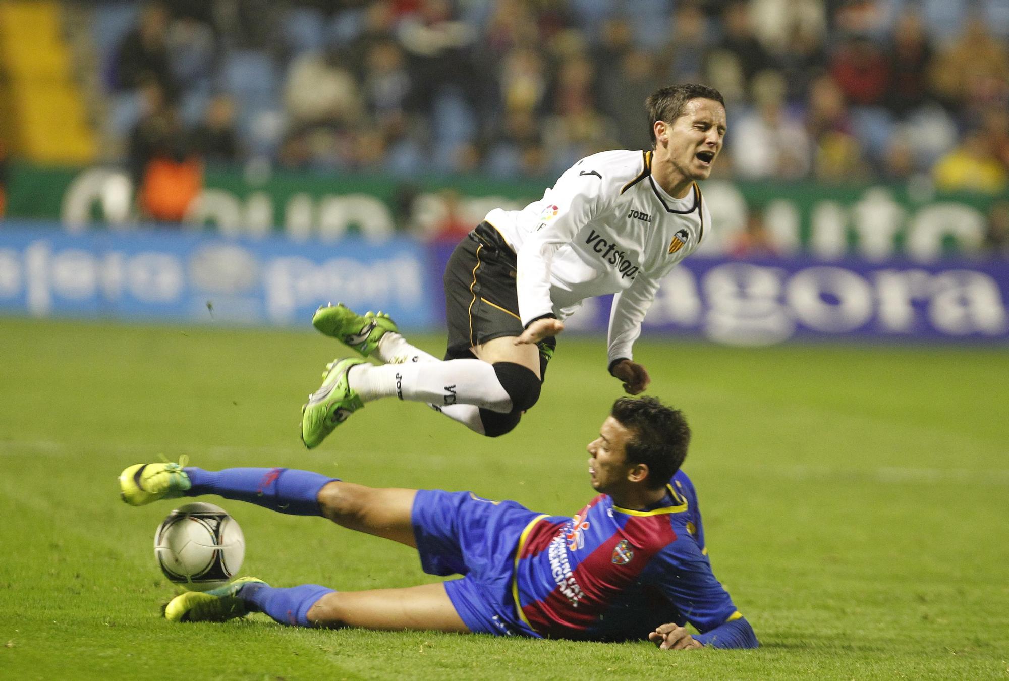 Album de fotos histórico del derbi entre el Valencia y el Levante