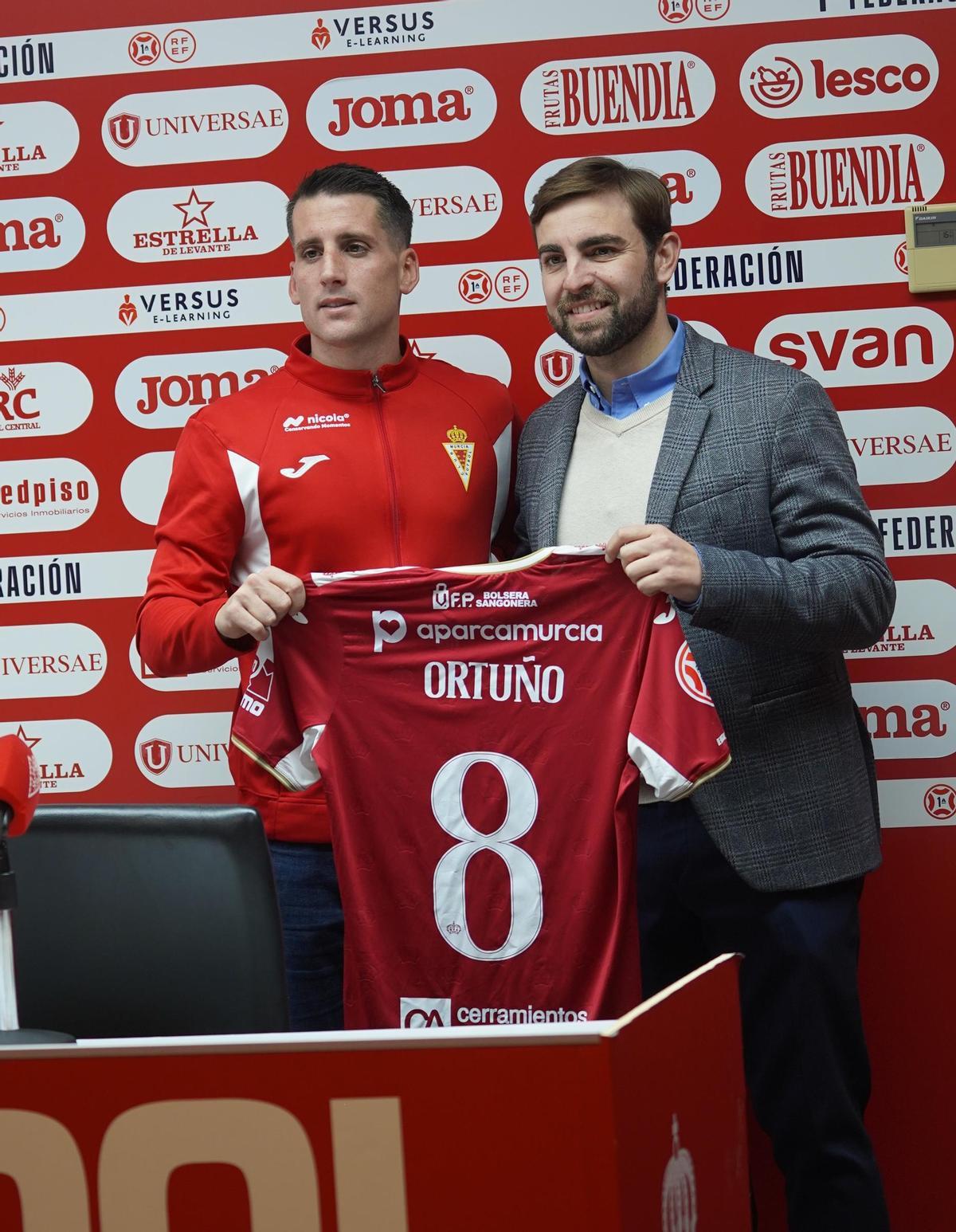 Juanto Ortuño lucirá el dorsal 8 esta temporada con el Real Murcia.