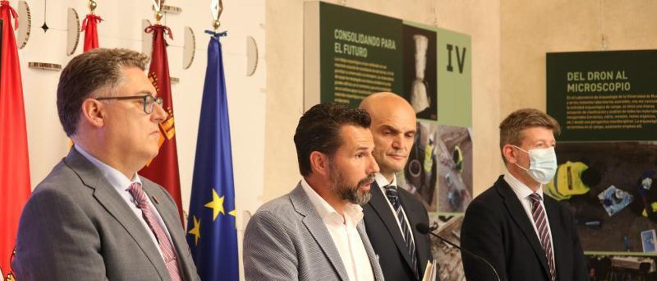 Andrés Guerrero, Mario Gómez, Enrique Lorca, y Juan Fernando Hernández, ayer ante la prensa | L.O.