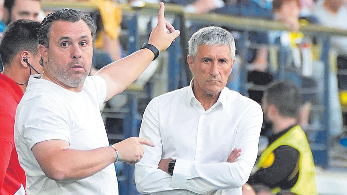 Sergio González y Quique Setién durante el partido.