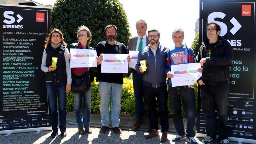 Foto de família per presentar els concerts a plaça Catalunya del festival Strenes