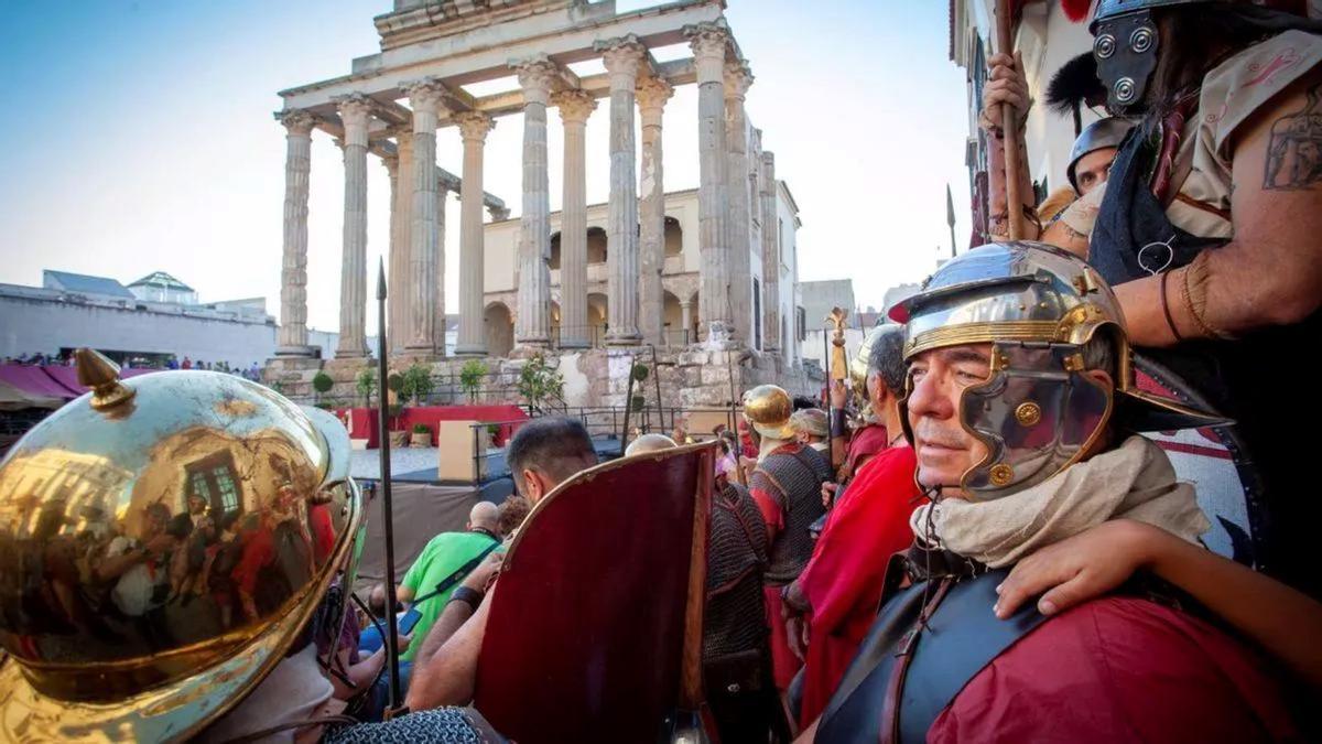 Recreación de las tropas romanas frente al Templo de Diana, en una pasada edición.