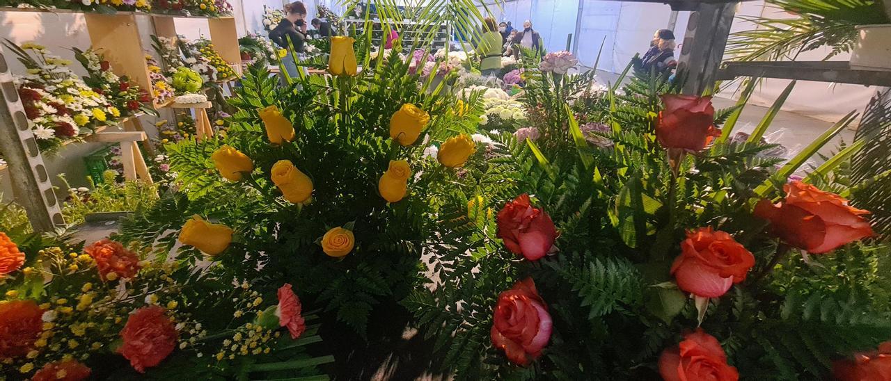 Flores a la venta en Vilagarcía, ayer.