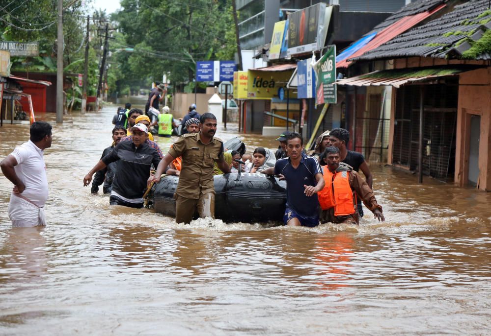 Las inundaciones en India dejan más de 410 muertos