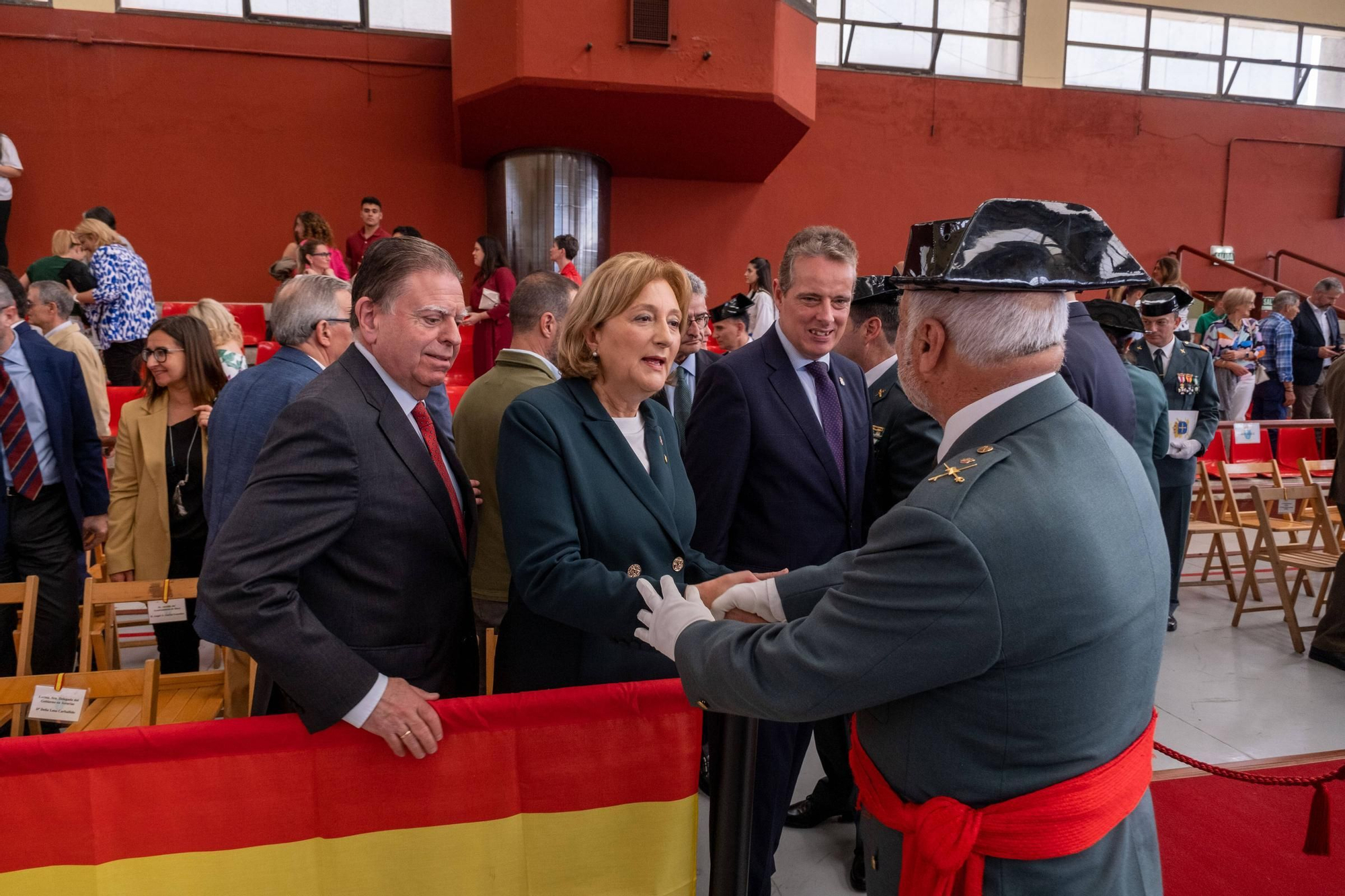 EN IMÁGENES: Así fueron los actos en Oviedo del 179 aniversario de la Guardia Civil