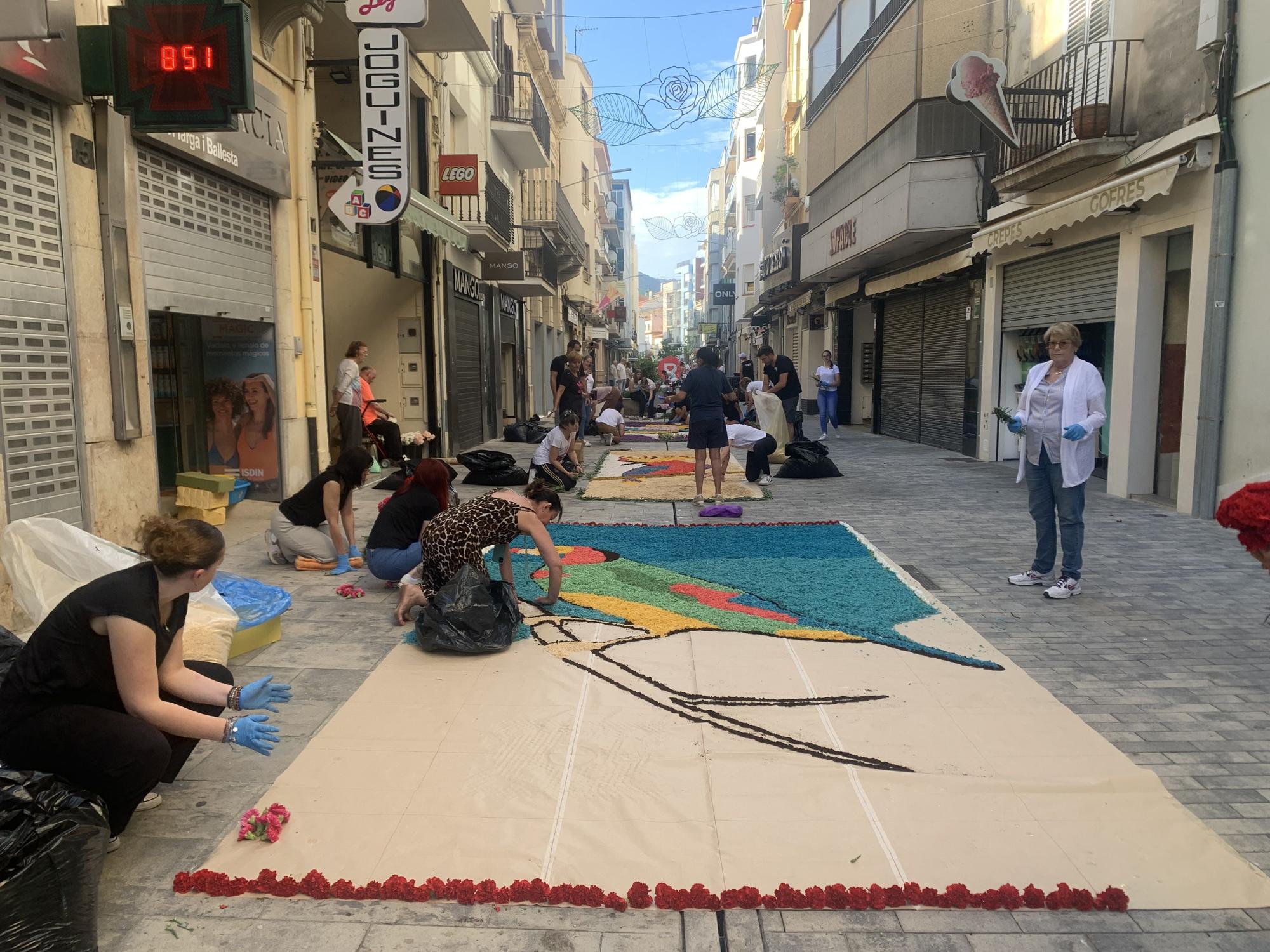 Roses llueix amb les Catifes de Corpus