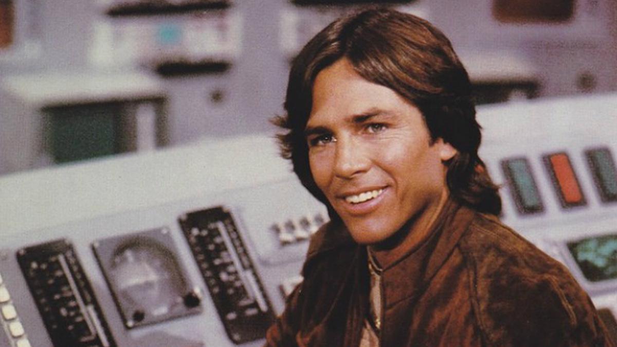 Richard Hatch, como capitán Apolo, en la serie 'Battlestar Galactica'.