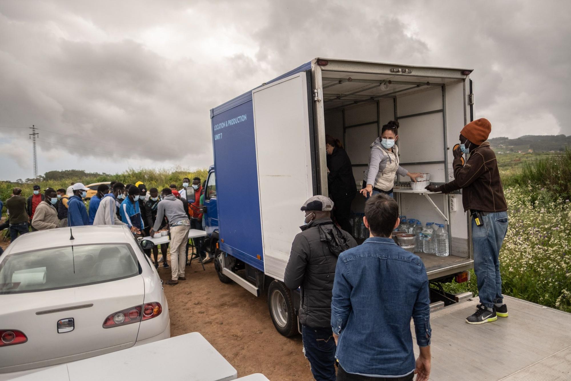 Reparto de 600 kilos de arroz en Las Raíces