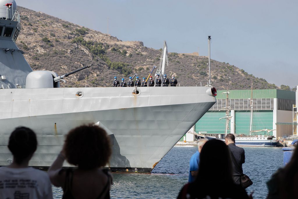 Marineros del "Furor" vuelven con sus familias a Cartagena tras cuatro meses de lucha contra la piratería