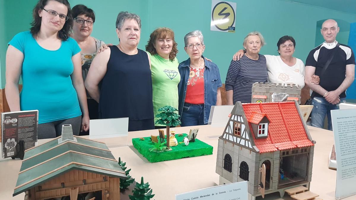 Carbayín homenajea a las mujeres asturianas con Playmobil: así es la muestra que se puede visitar hasta el domingo