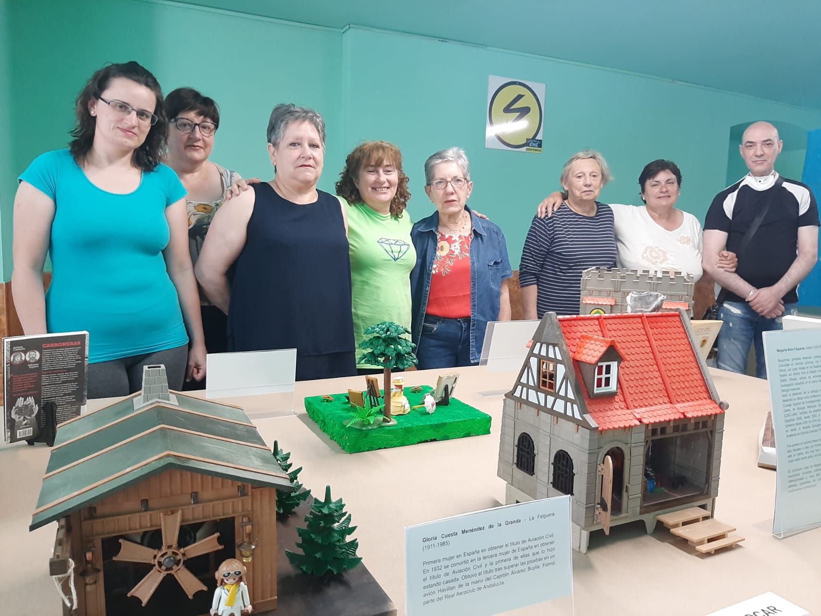 Carbayín homenajea a las mujeres asturianas con Playmobil: así es la muestra que se puede visitar hasta el domingo