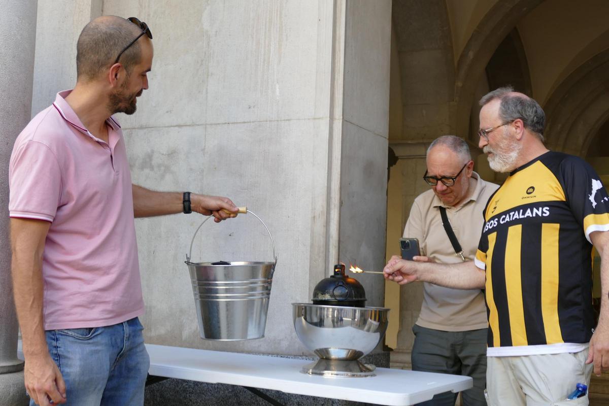 EN IMATGES | Figueres rep la Flama del Canigó i la reparteix arreu de l'Alt Empordà