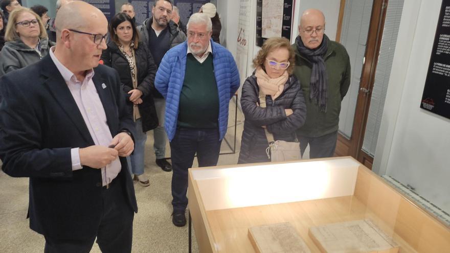 Exposición de &quot;La historia de Benavente, en dos documentos&quot;, en imágenes