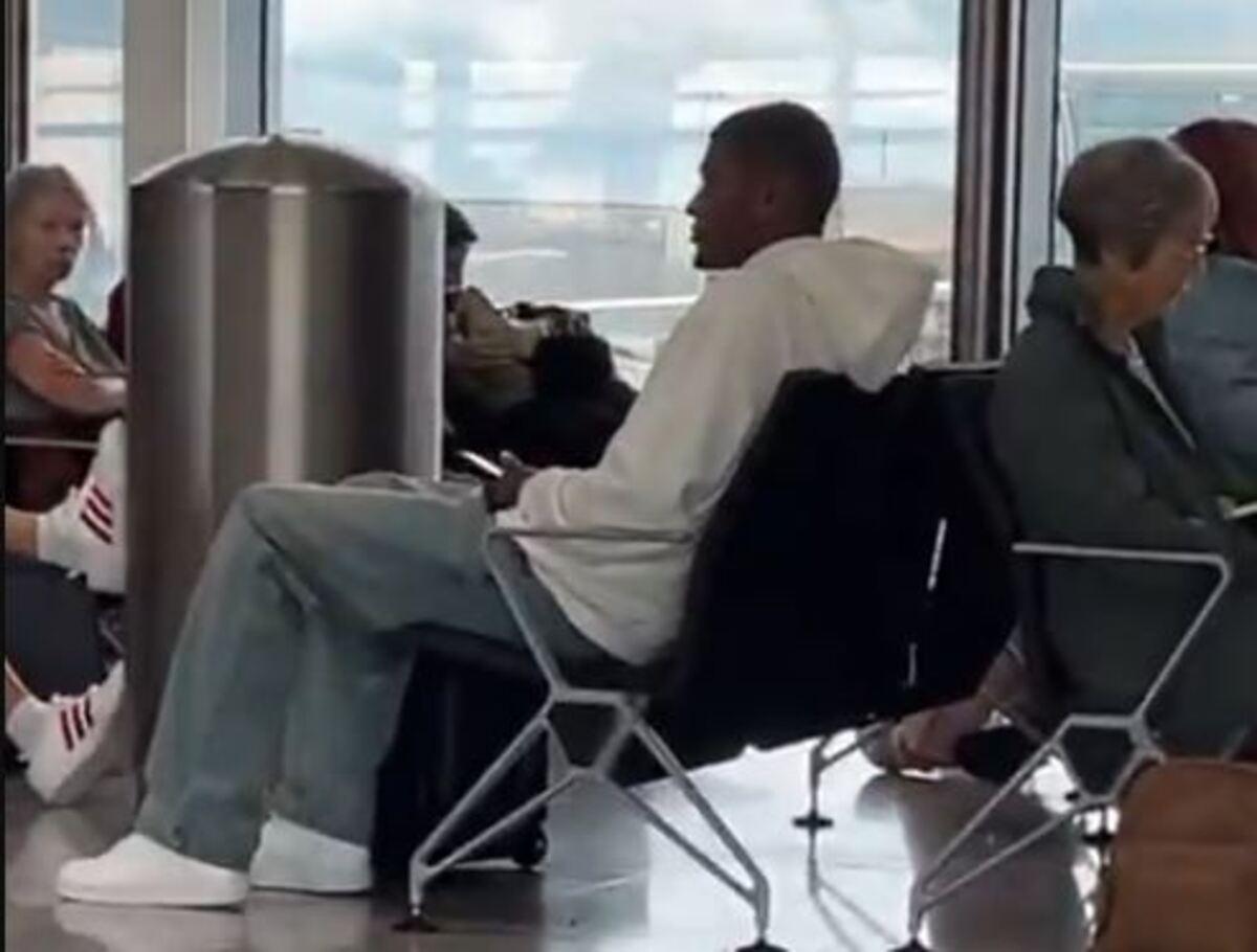 Cristhian Mosquera en el aeropuerto de Londres