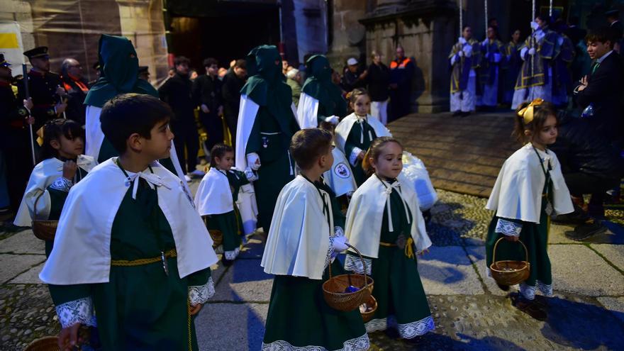 La Hermandad de la Pasión de Plasencia prepara su estación de penitencia del Lunes Santo con estrenos y novedades