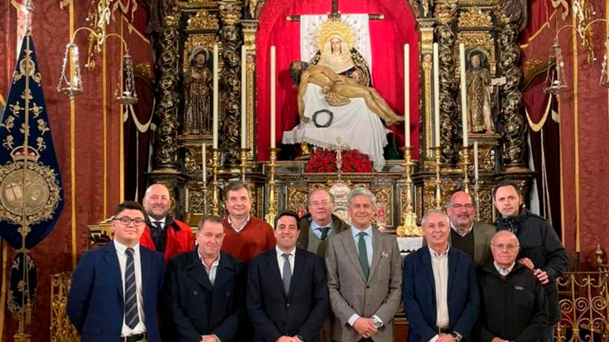 Representaciones del Carmen de Salteras y del Baratillo a los pies de la Virgen de la Piedad y el Cristo de la Misericordia