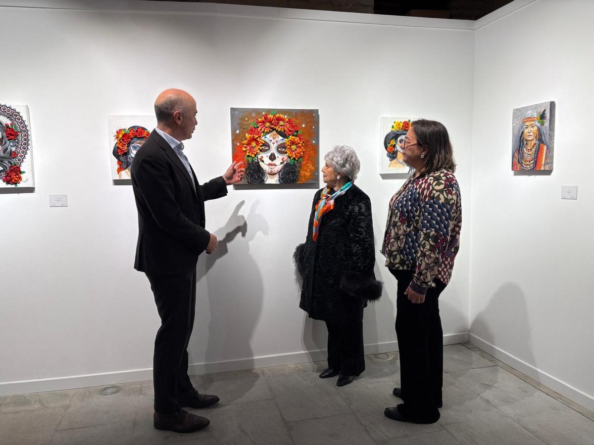 María Sánchez-Biezma en la inaguración de su exposición 'Miradas de rostros femeninos' en el Centro Cultural San Clemente