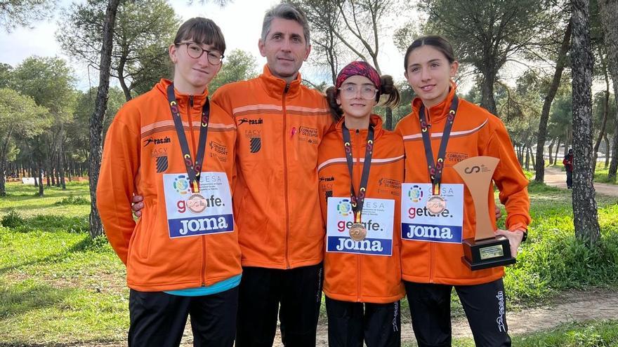Cuatro atletas del Safor Teika son medallistas con la selección valenciana en el Nacional de Cross