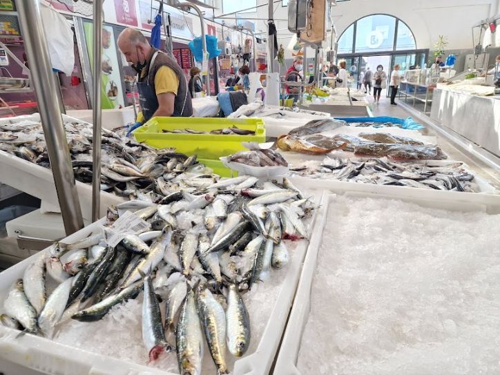 Como cada mes de junio, la sardina ya es la protagonista en las plazas.
