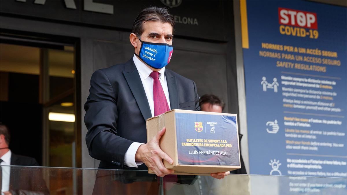 Fernández Alà fue el último precandidato en recoger las papeletas en la OAB