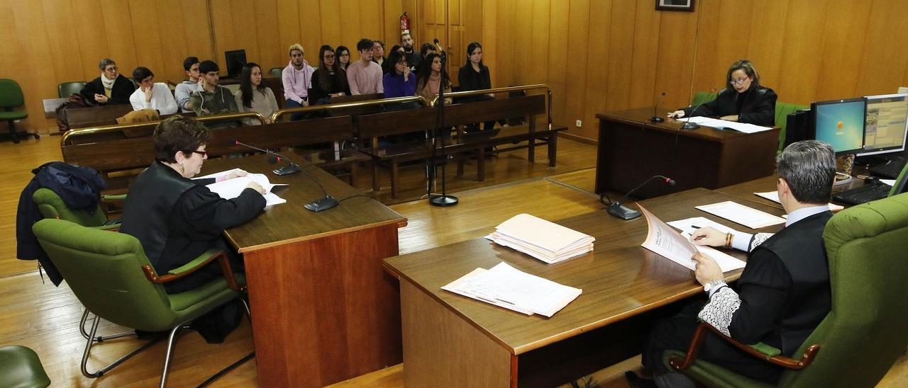 Imagen de archivo de un juicio en el Juzgado de lo Social nº 2 de Vigo, que juzgó el caso del permiso de paternidad
