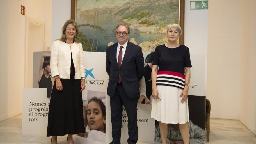 María Cruz Rivera, delegada de CaixaBank en Baleares, Marc Simón, subdirector general de la Fundación la Caixa, y Carmen Riu. | DM