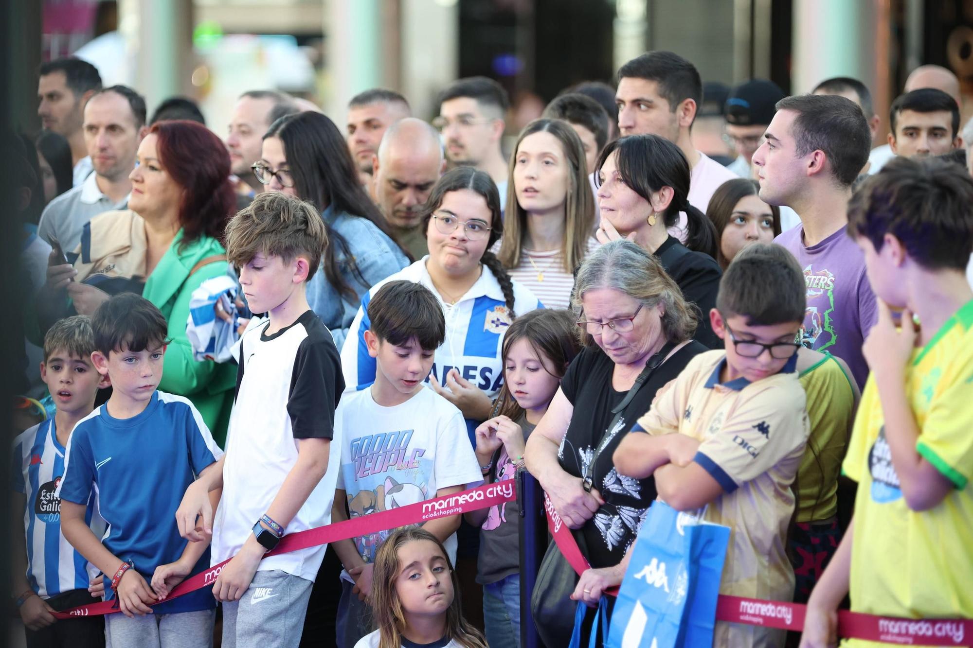El Deportivo presenta en Marineda City sus equipaciones para la temporada 2025-2026