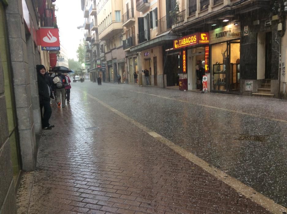 Una fuerte granizada barre Palma en diez minutos