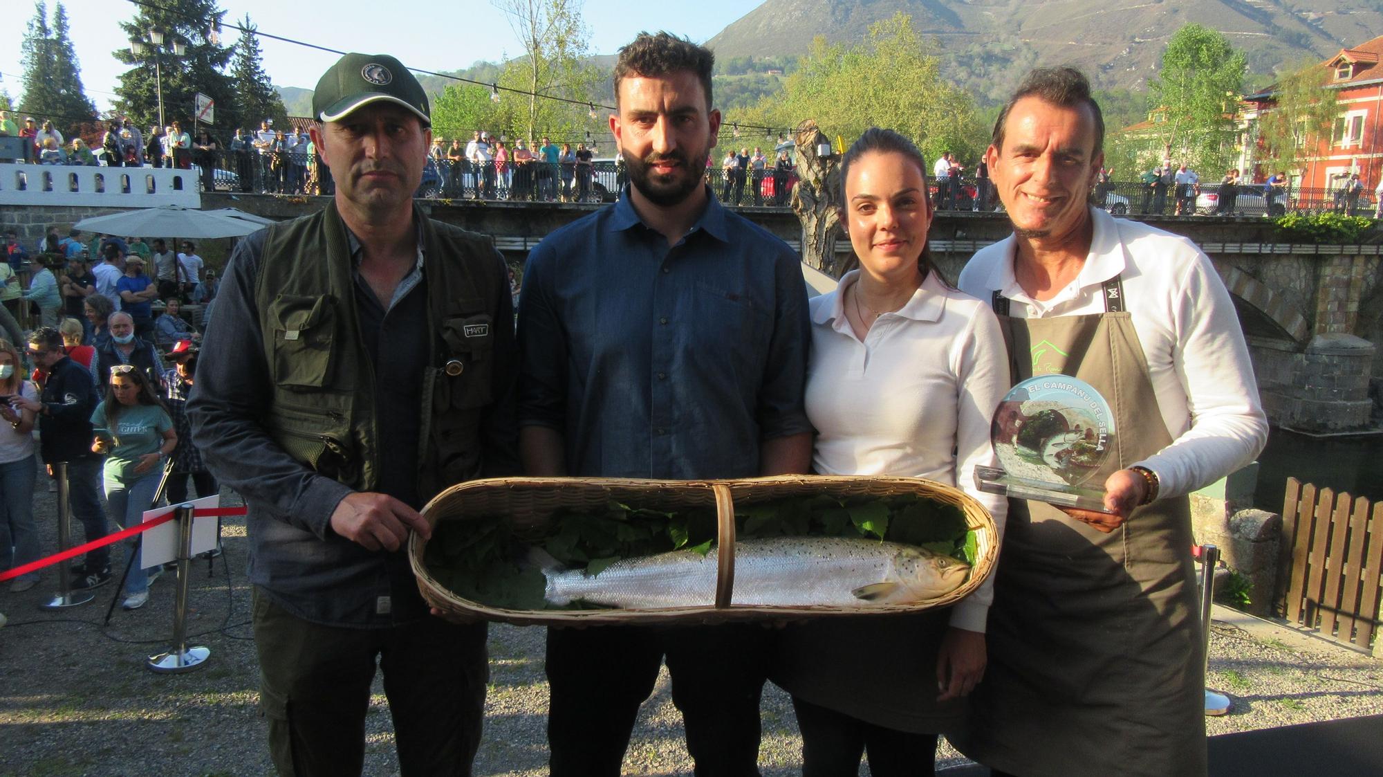 EN IMÁGENES: Así fue la subasta del campanu del Sella, que se hizo de rogar