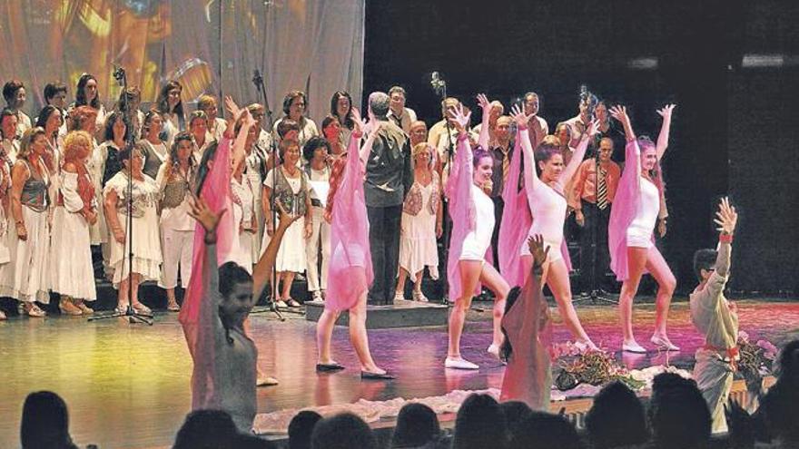 El elenco durante el musical homenaje a ABBA que realizaron en 2012.