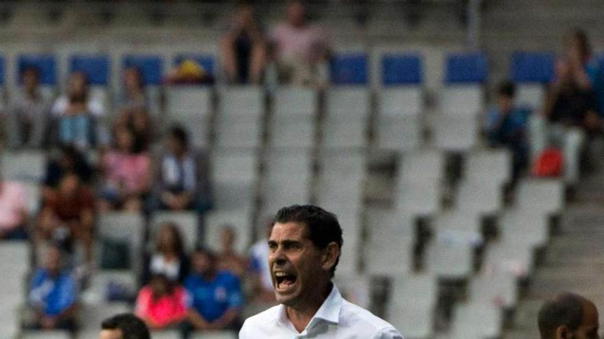 Fernando Hierro en un momento del partido.