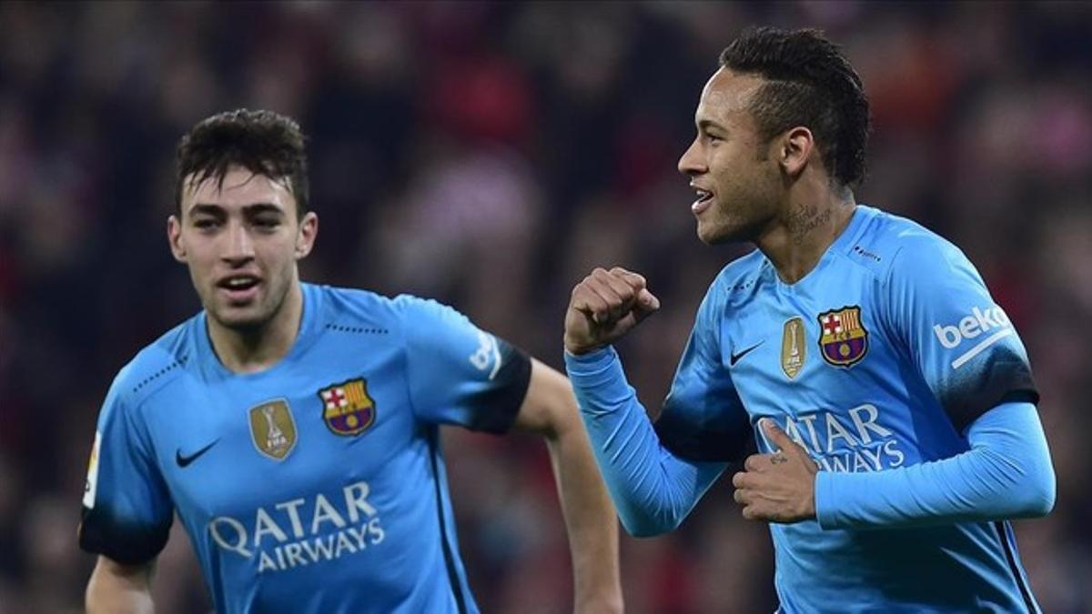 Munir y Neymar celebran uno de los goles que han marcado los dos en San Mamés.