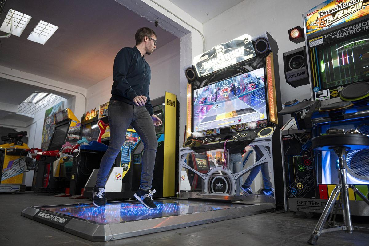 Así es la nueva sede de la asociación ARCADE en Esplugues: con 120 recreativas y medio centenar de pinballs