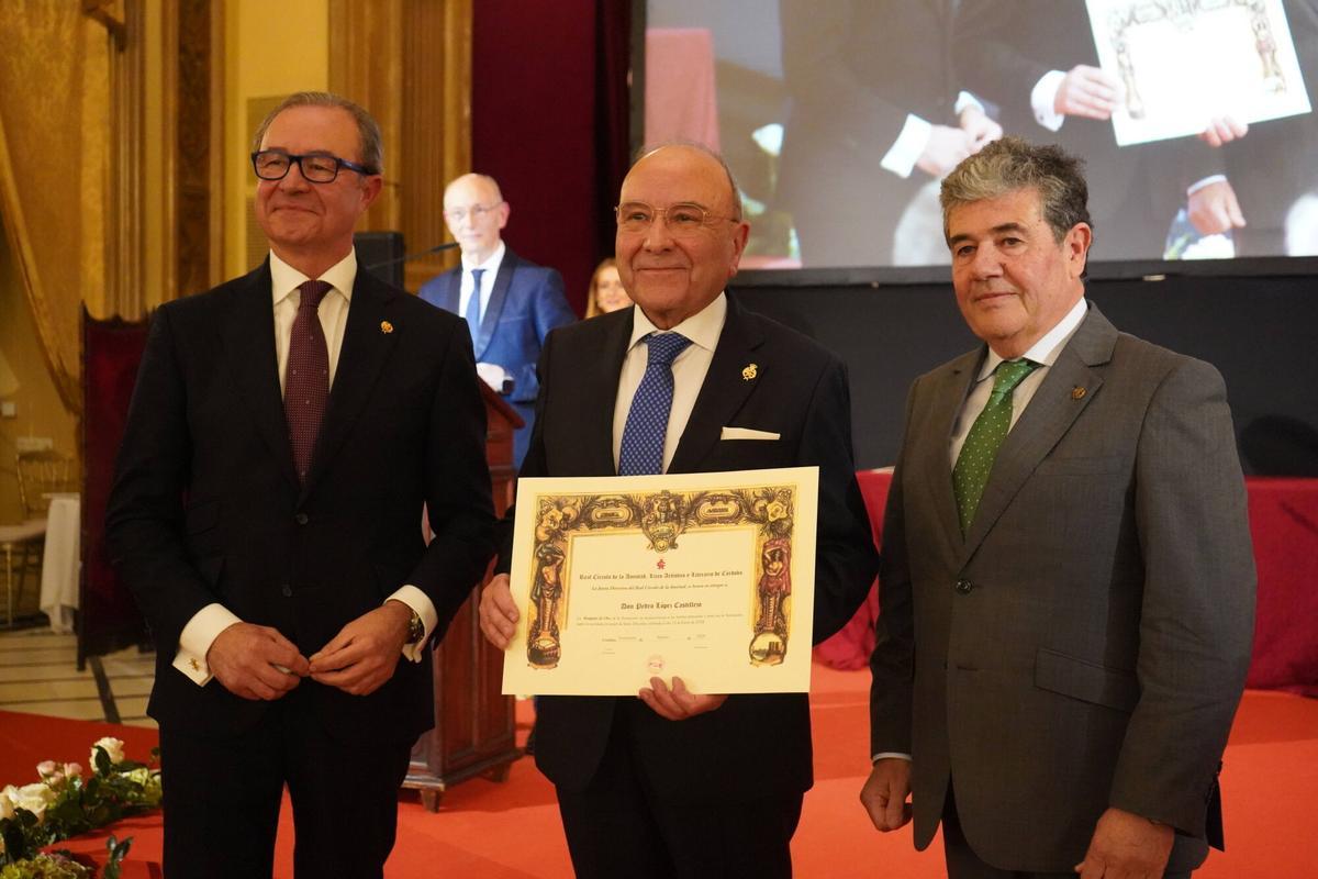 El Real Círculo de la Amistad entrega sus medallas e insignias de oro en el Día del Socio