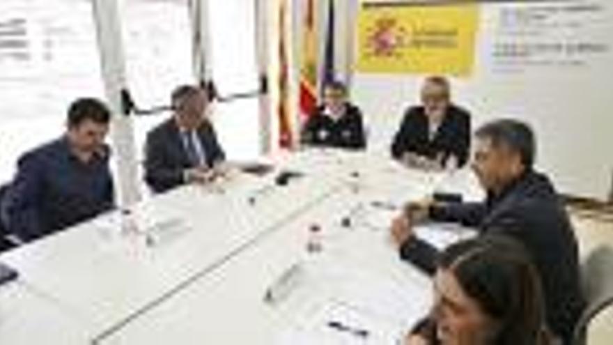 Imatge de la reunió entre l&#039;Ajuntament de Girona i la subdelegació de l&#039;Estat.