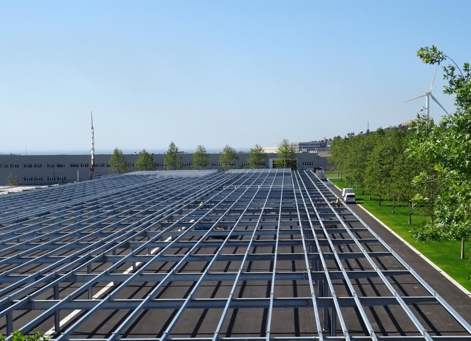 Obras del parking con placas solares de Inditex