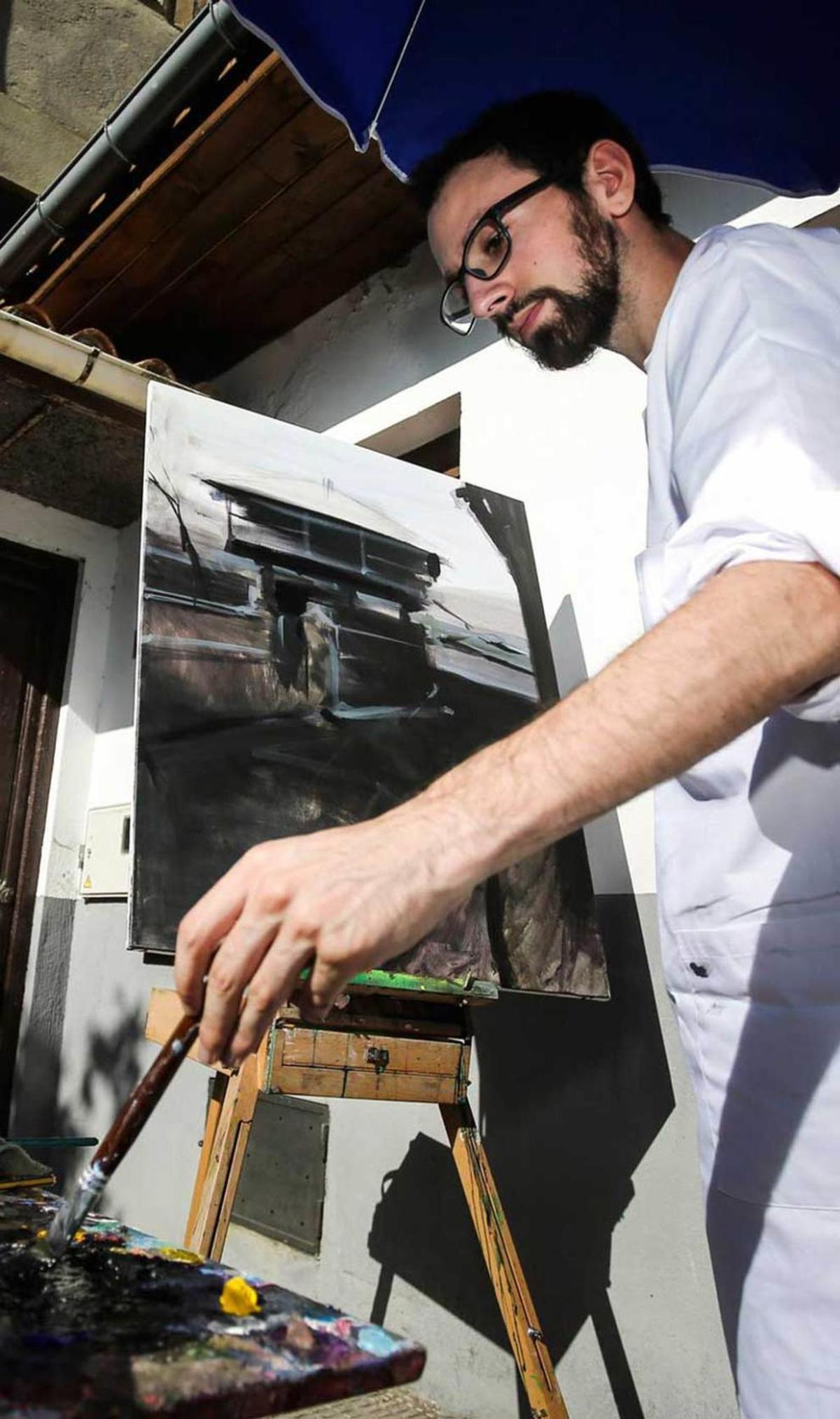 Pintor y caballete con hórreo al fondo