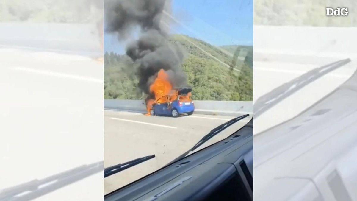 Captura del vídeo de l'incendi del cotxe a l'Eix a Sant Hilari