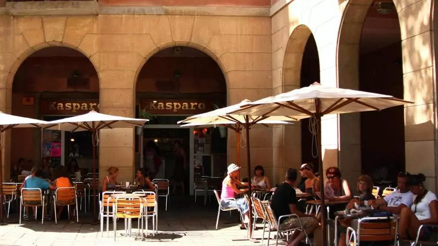 Duelo por el Kasparo: cierra el bar de Barcelona donde se estrenaban historias y libros