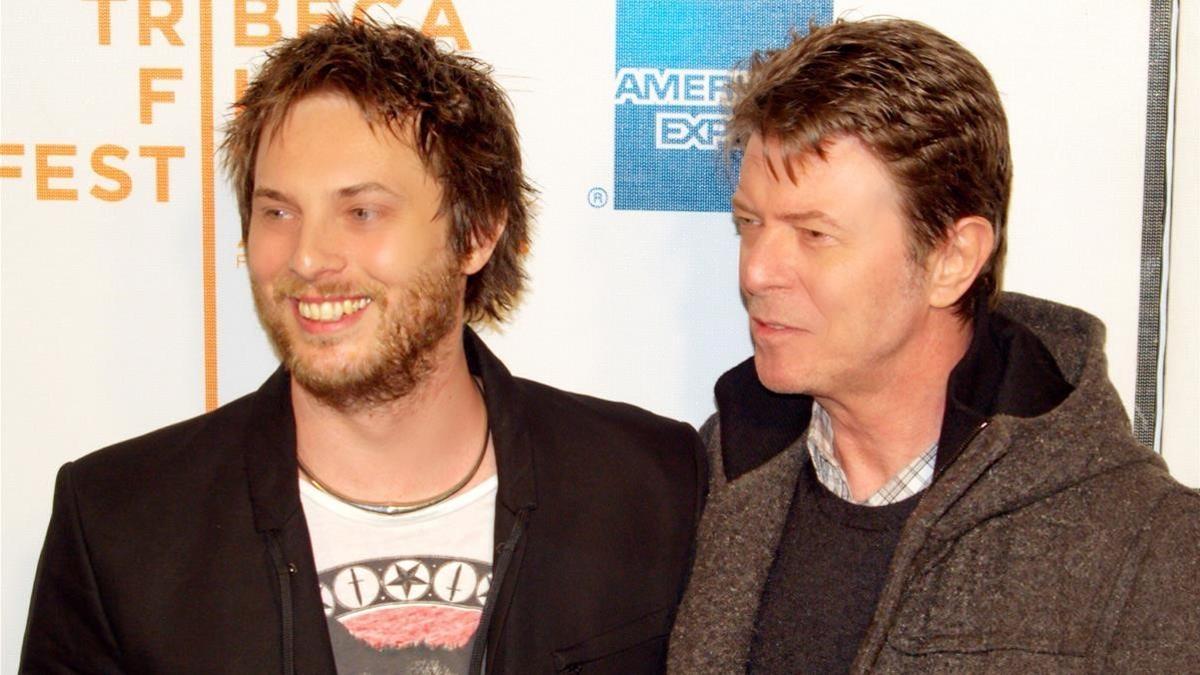 David Bowie y su hijo Duncan Jones.