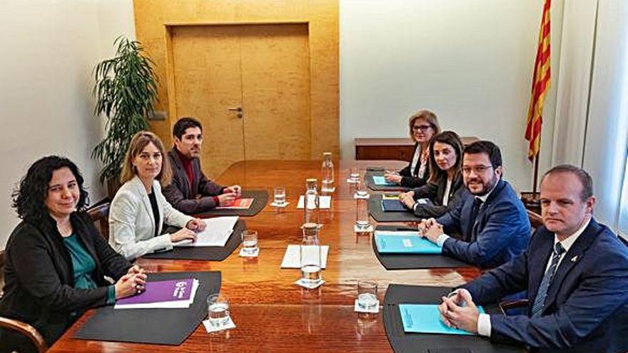 Els equips negociadors del Govern i dels Comuns