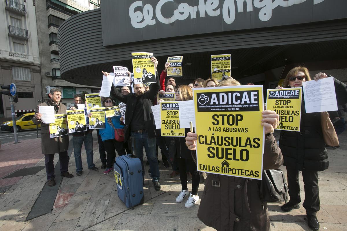 Una protesta contra las cláusulas suelo en Alicante.