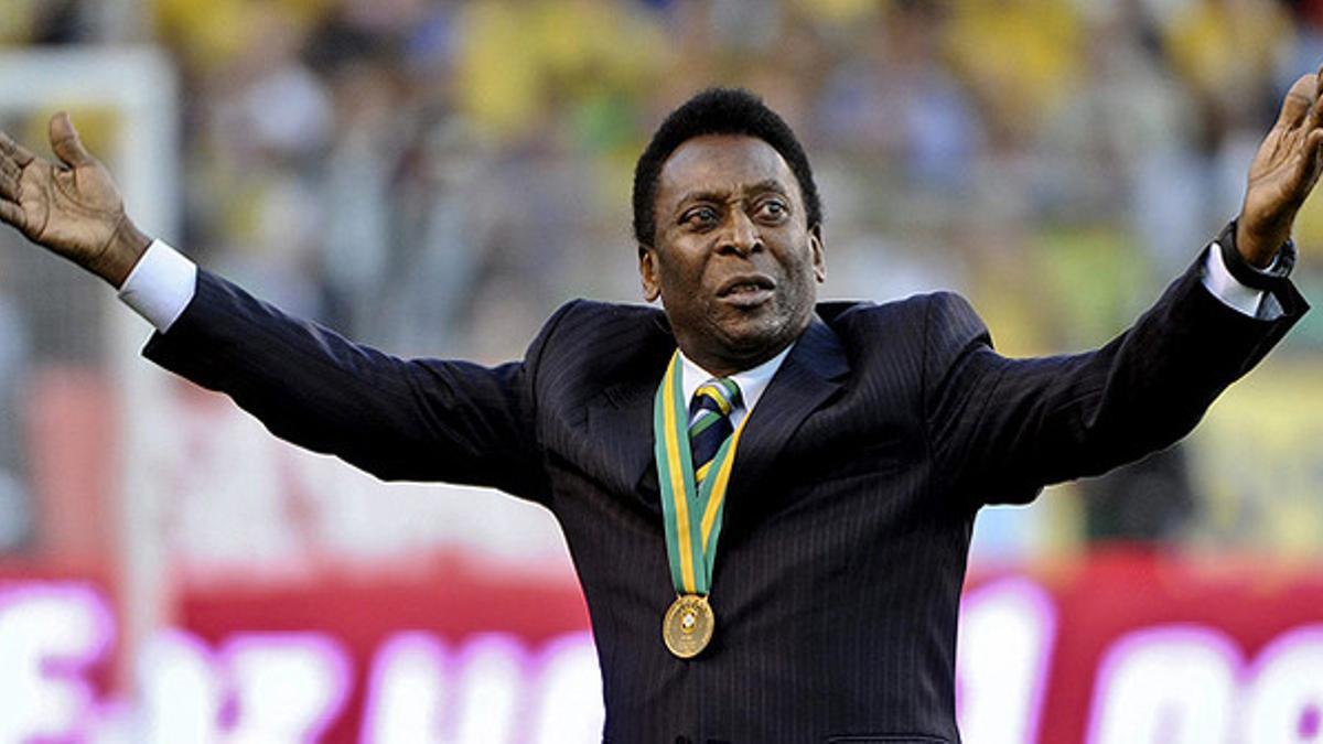 Pelé, al inicio del partido amistoso Suecia-Brasil celebrado en Estocolmo en agosto