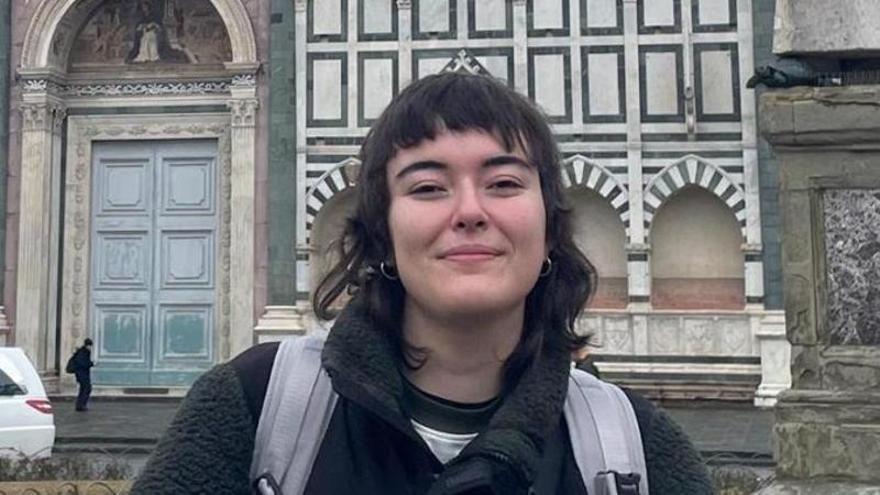 Carmen Cuenco visibiliza la doble barrera que tienen los jóvenes en Arriondas para independizarse: "No hay vivienda, todo es vacacional, y el trabajo solo sale en verano"