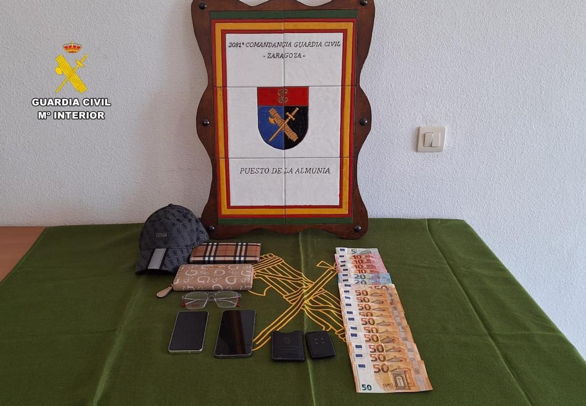 El material incautado a los detenidos.